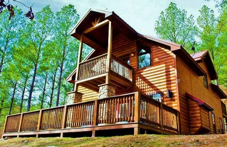 Houston Cabins vs. RV Camping: Which Is Right for You?